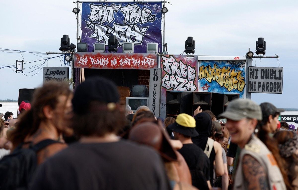 Pese a la prohibición, una fiesta libre reúne a cerca de 2.000 personas Pese a la prohibición, una fiesta libre reúne a cerca de 2.000 personas